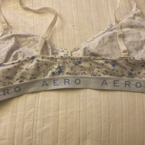 Aero XL soft sports bra with removable pads, no wires. Hand wash pads by hand. - Picture 6 of 6